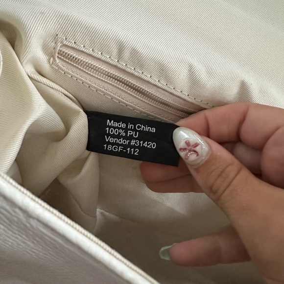 EUC GUESS Crossbody Flap Purse | Chevron Quilted | Cream and Gold - Picture 8 of 11